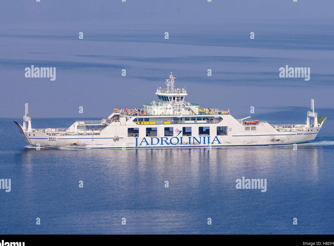 Ferry a la isla de Split imágenes y fotografías en alta resolución - Alamy