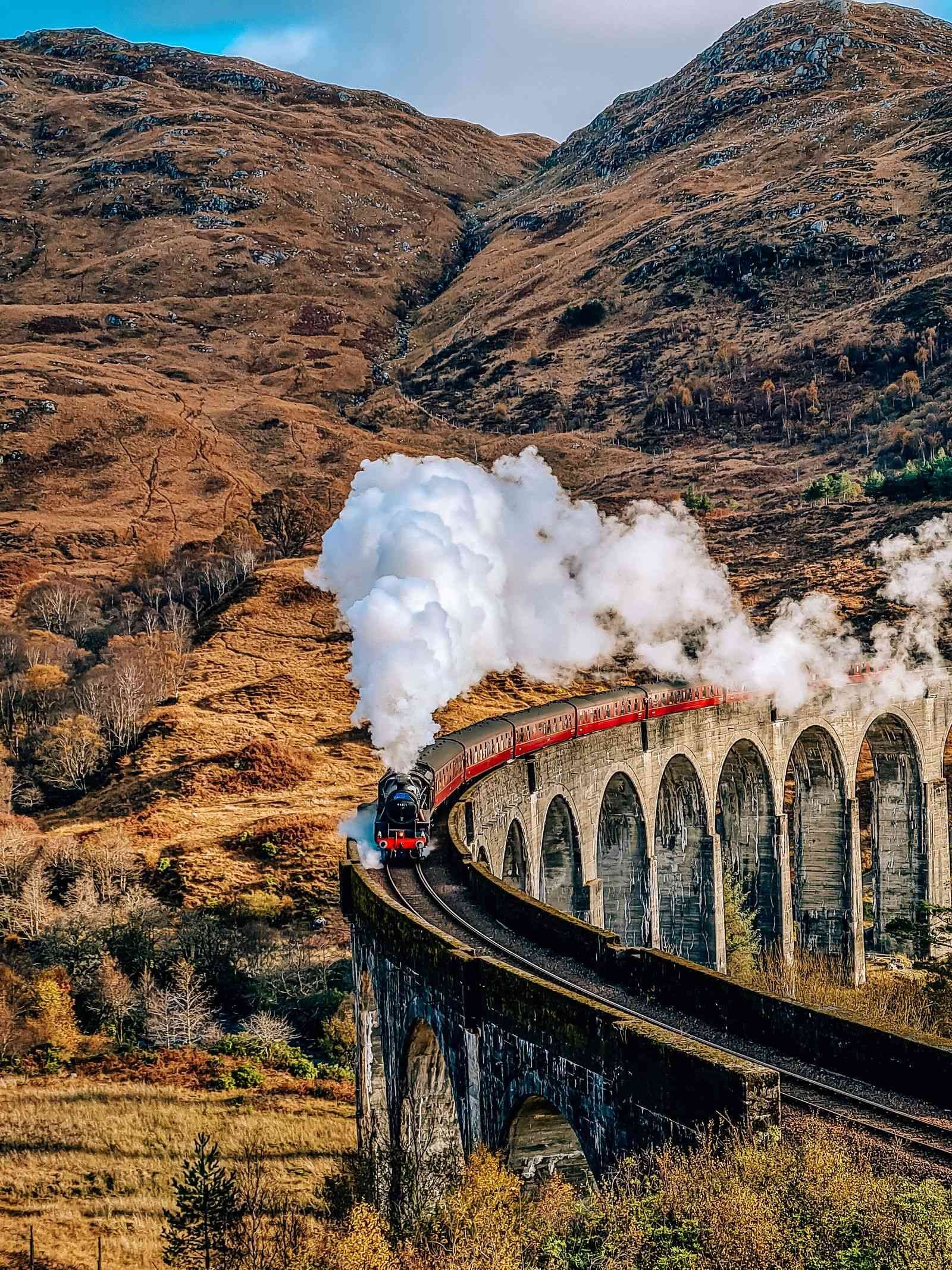 Cómo encontrar el mirador del Viaducto de Glenfinnan: Todo lo que necesitas saber para ver el tren de Harry Potter en Escocia