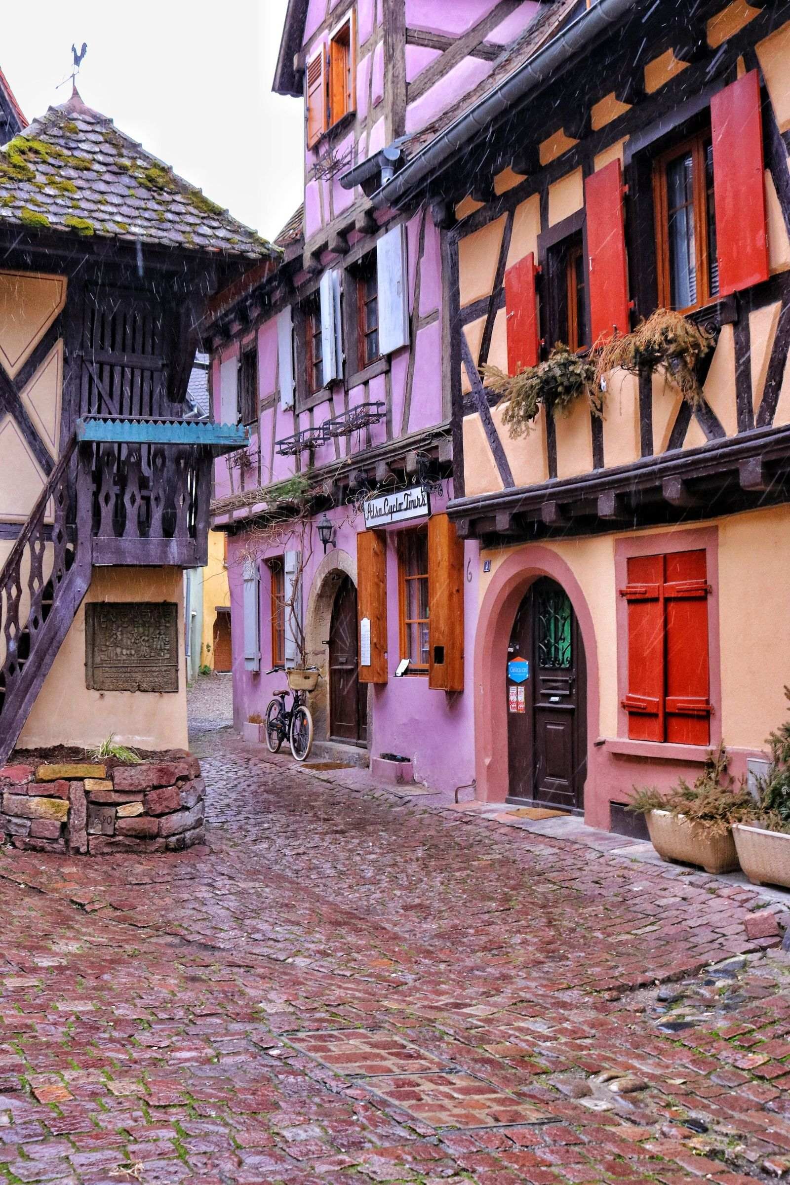 ¿Cuándo es la mejor época para visitar Colmar y dónde tomar las mejores fotos?