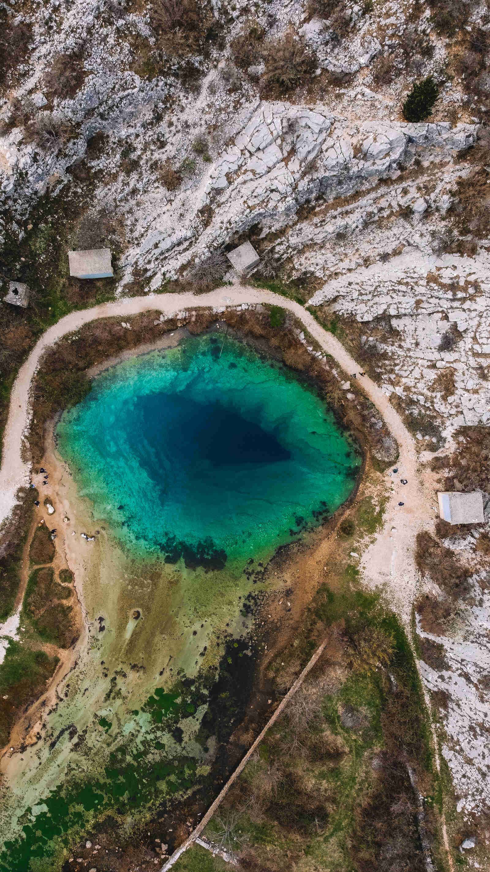 Visitar el nacimiento del río Cetina, Croacia: cómo llegar, cómo nadar y datos interesantes