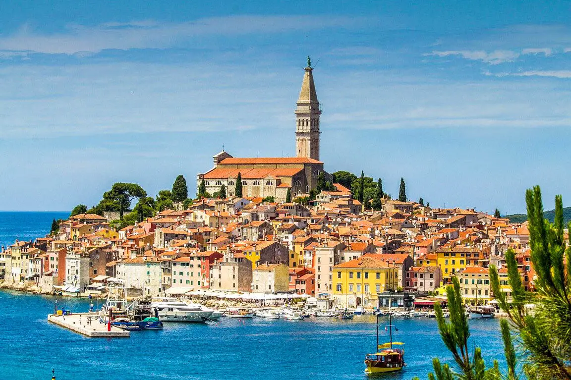 Escapada urbana en Pula, Croacia por 171 € p.p: vuelos desde Cork + 3...