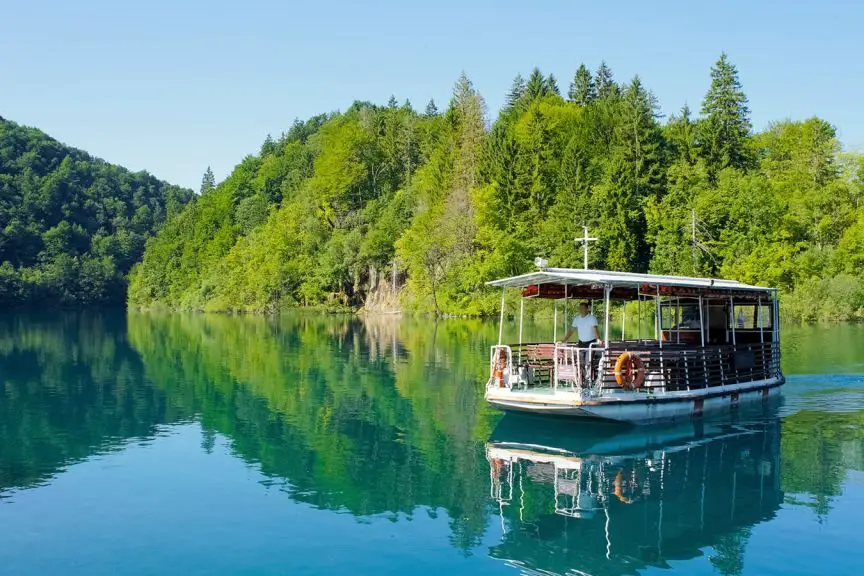 El mejor tour por los lagos de Plitvice desde Split 2024 • Reserva online