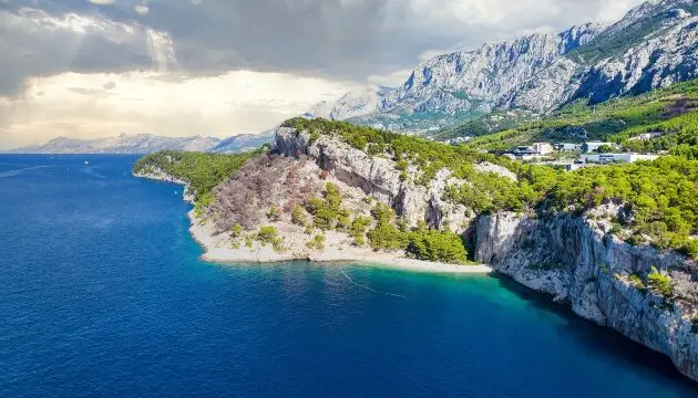 Playas solitarias en Croacia para explorar en un crucero en barco pequeño