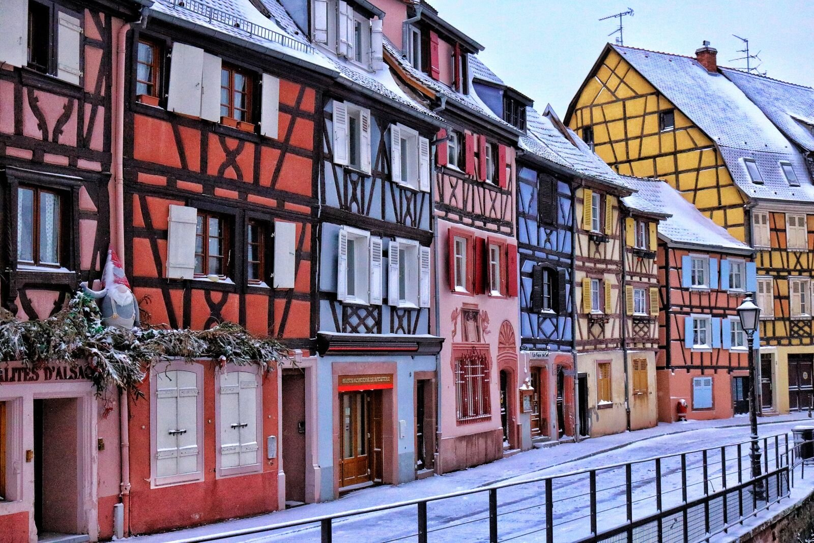 ¿Cuándo es la mejor época para visitar Colmar y dónde tomar las mejores fotos?